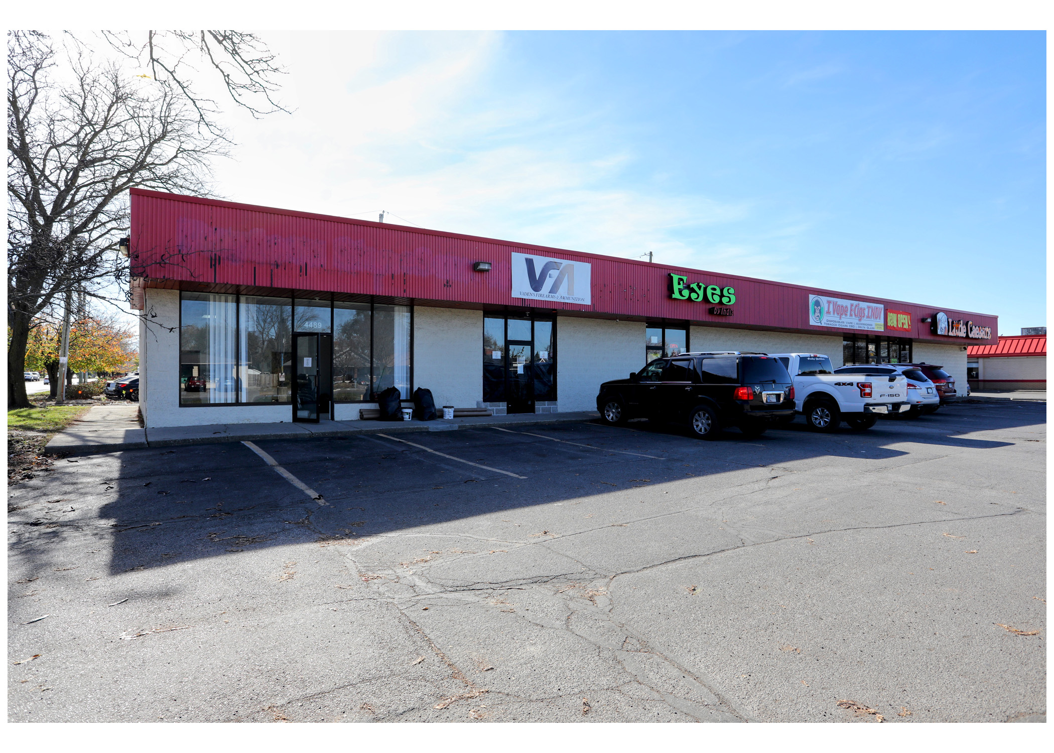 Linwood Square, Vaden's Firearms & Ammunition, Eyes by India, IVape ECigs Indy, and Little Caesars